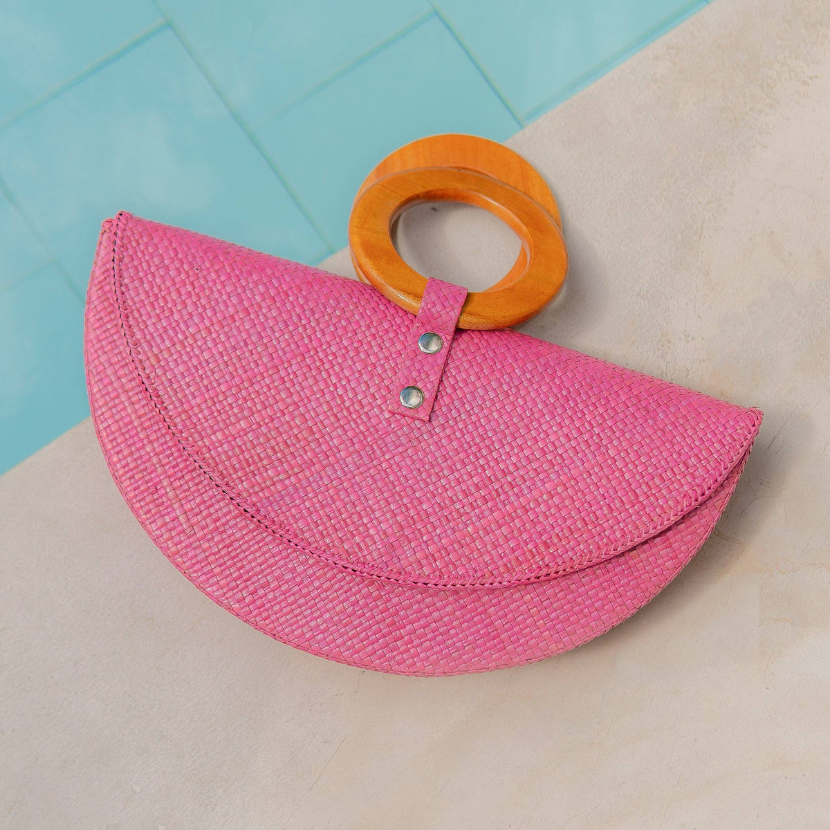 Pink Paloma Bag – Handwoven Pink Pandan Clutch with Wood Handle
