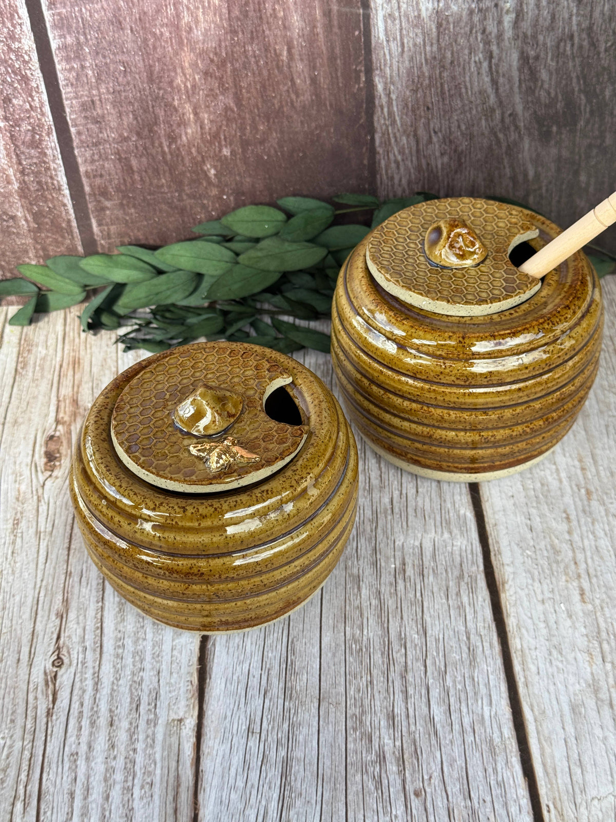 Ceramic Honey Pot: With golden Bee